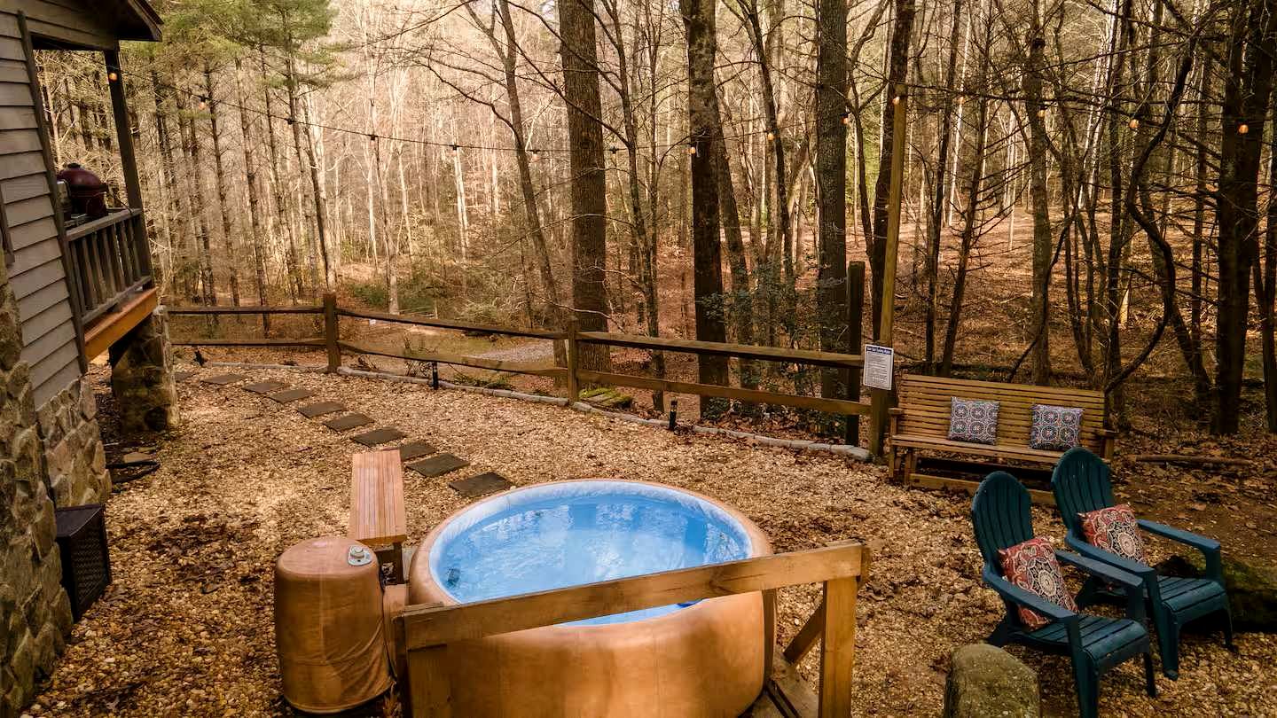 Charming Cabin Nestled in the Forest near the Toccoa River in Suches, Georgia