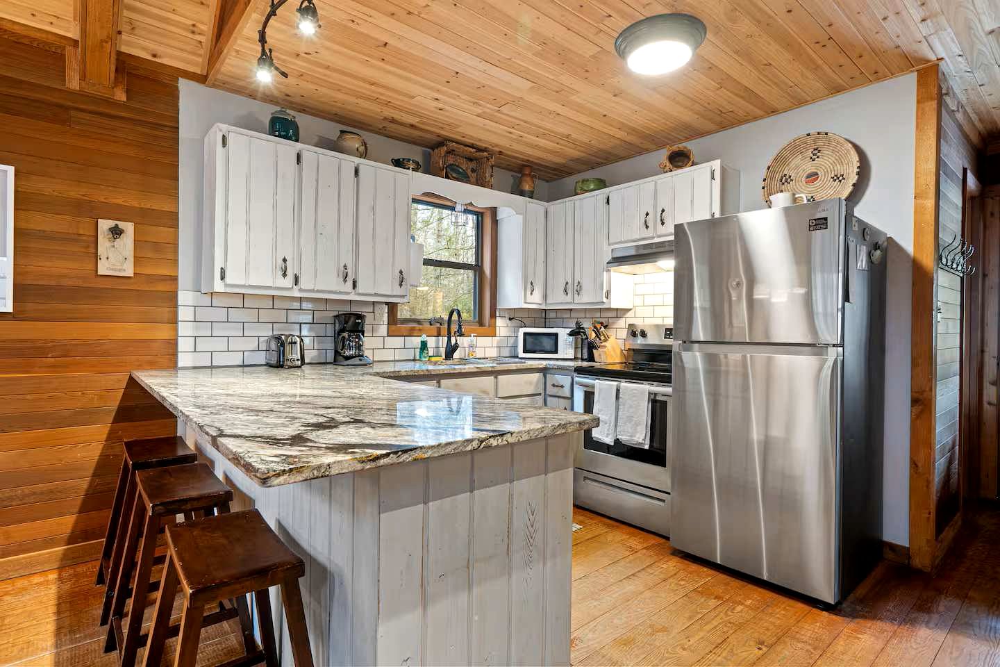 Charming Cabin Nestled in the Forest near the Toccoa River in Suches, Georgia