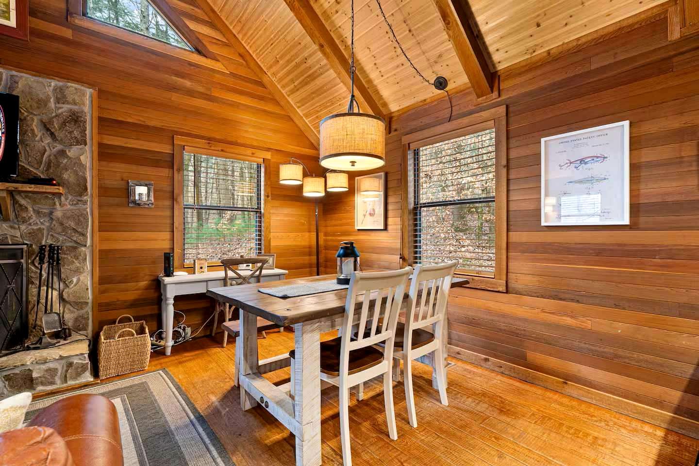 Charming Cabin Nestled in the Forest near the Toccoa River in Suches, Georgia