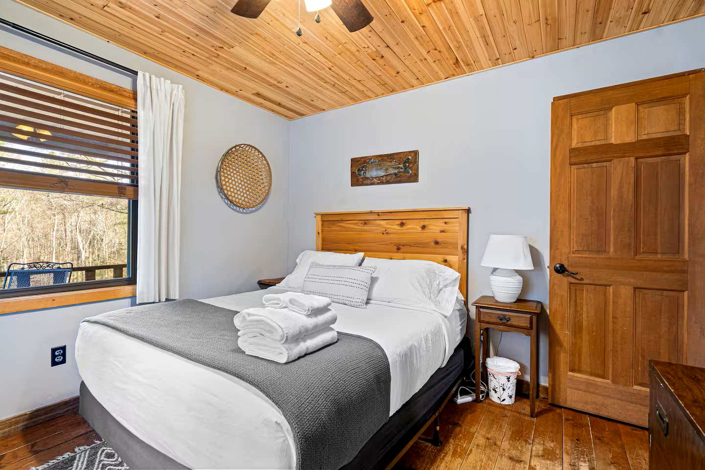 Charming Cabin Nestled in the Forest near the Toccoa River in Suches, Georgia