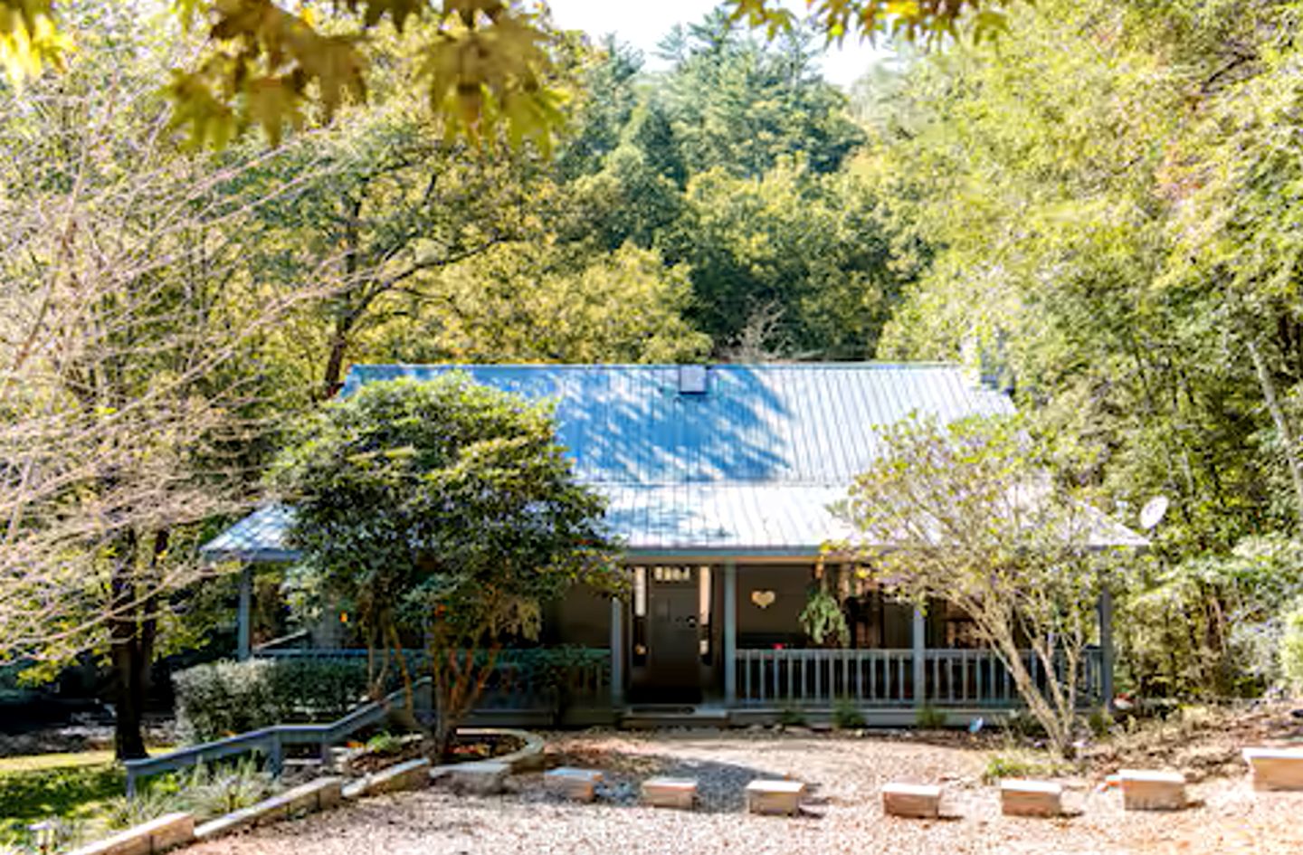 Modern Cabin with Gorgeous Porch with Stunning Views in Suches, Georgia