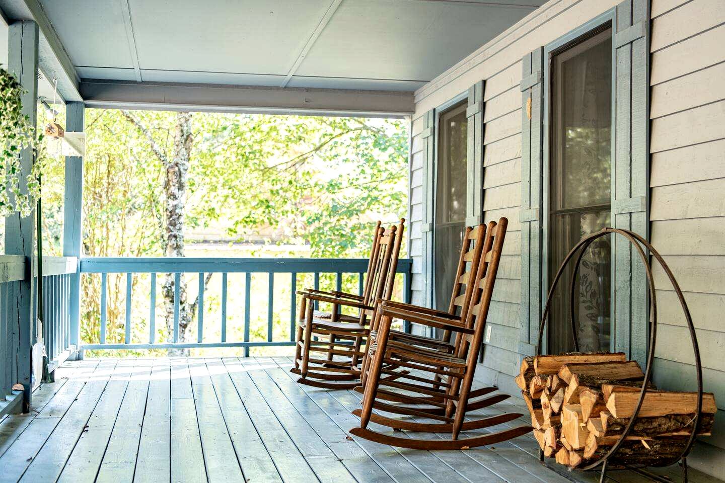 Modern Cabin with Gorgeous Porch with Stunning Views in Suches, Georgia