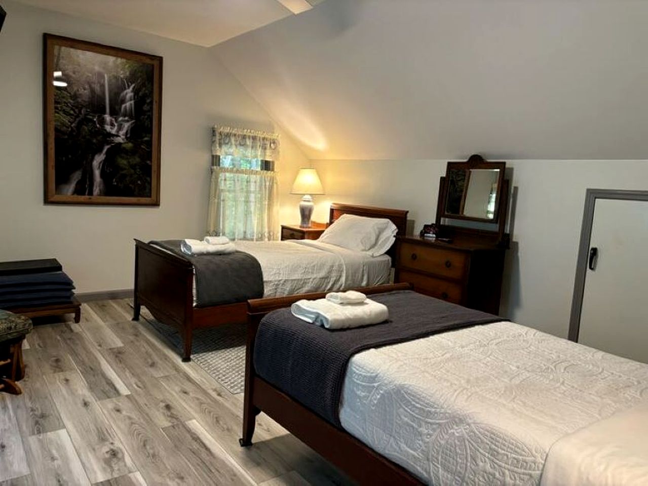 Modern Cabin with Gorgeous Porch with Stunning Views in Suches, Georgia