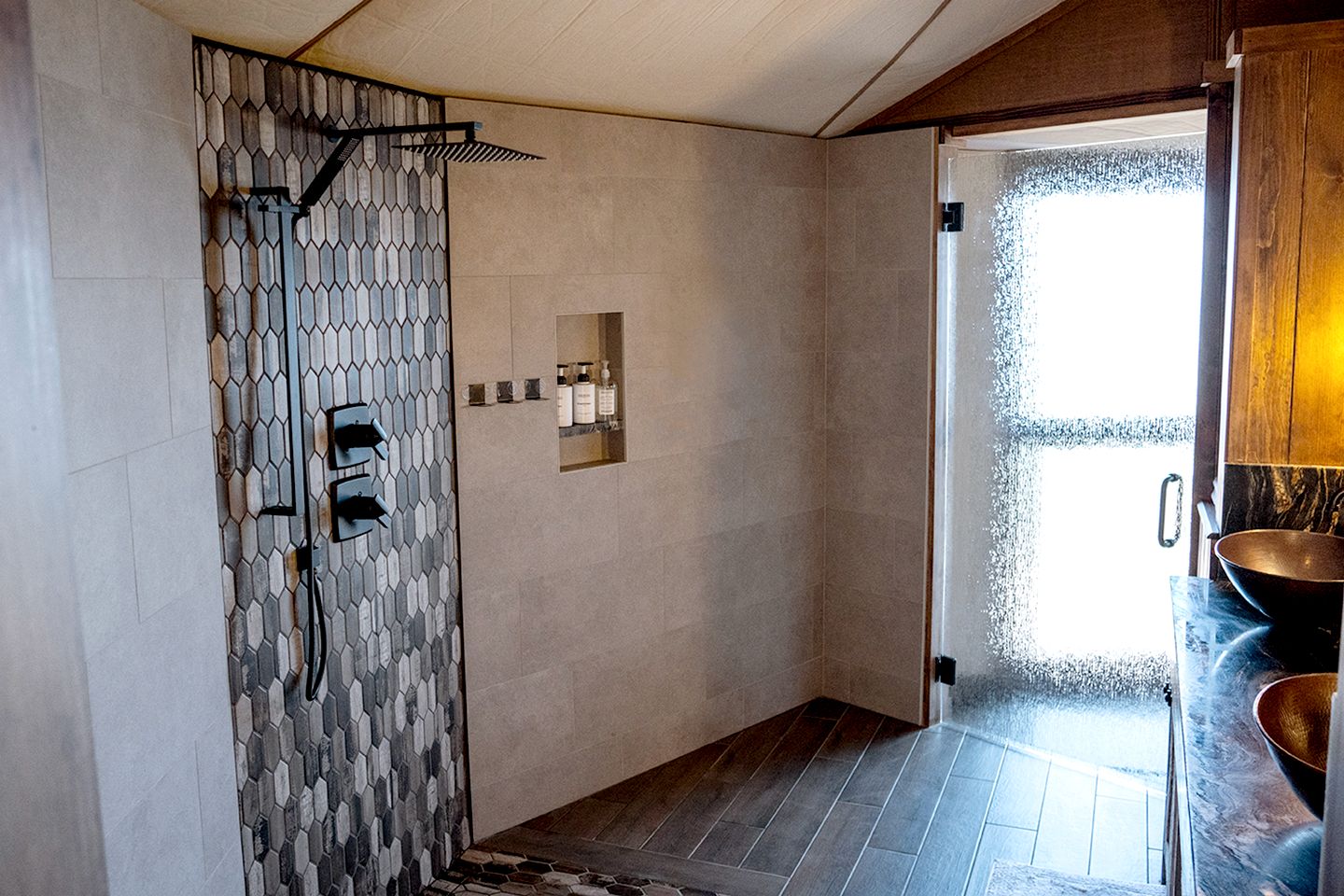 Luxurious Safari Tent with Breathtaking Mountain Views for an Unforgettable Glamping Experience near Waynesville, North Carolina