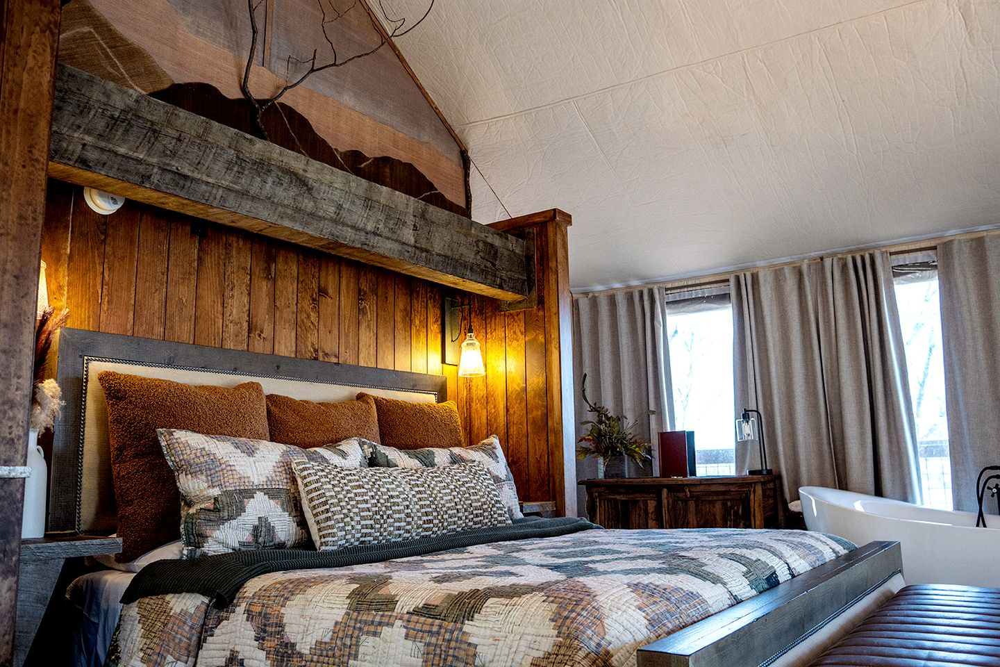 Luxurious Safari Tent with Breathtaking Mountain Views for an Unforgettable Glamping Experience near Waynesville, North Carolina