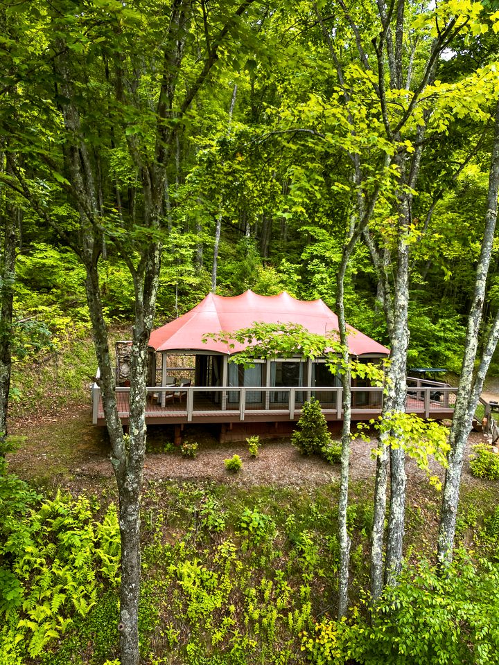 Luxurious Safari Tent with Breathtaking Mountain Views for an Unforgettable Glamping Experience near Waynesville, North Carolina