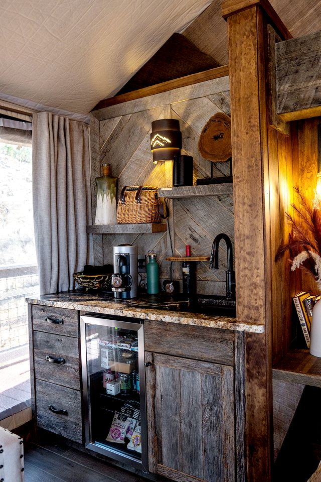 Luxurious Safari Tent with Breathtaking Mountain Views for an Unforgettable Glamping Experience near Waynesville, North Carolina