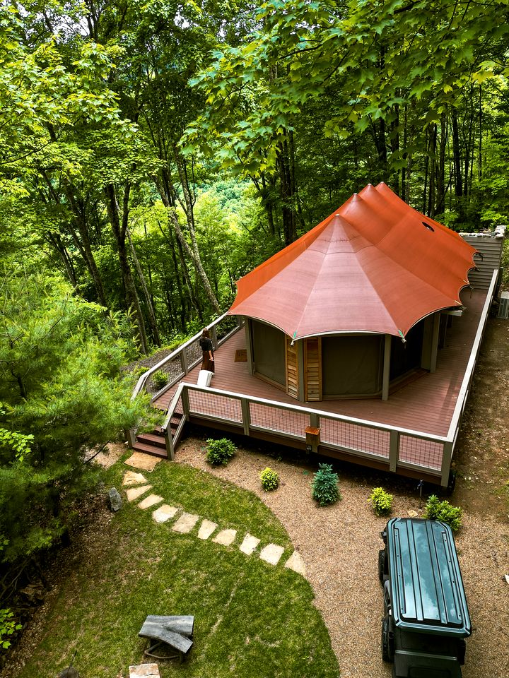 Luxurious Safari Tent with Breathtaking Mountain Views for an Unforgettable Glamping Experience near Waynesville, North Carolina