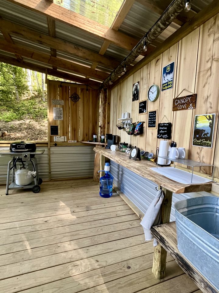 Luxurious Safari Tent by the Great Smoky Mountains National Park for an Amazing Glamping Experience near Bryson City, North Carolina