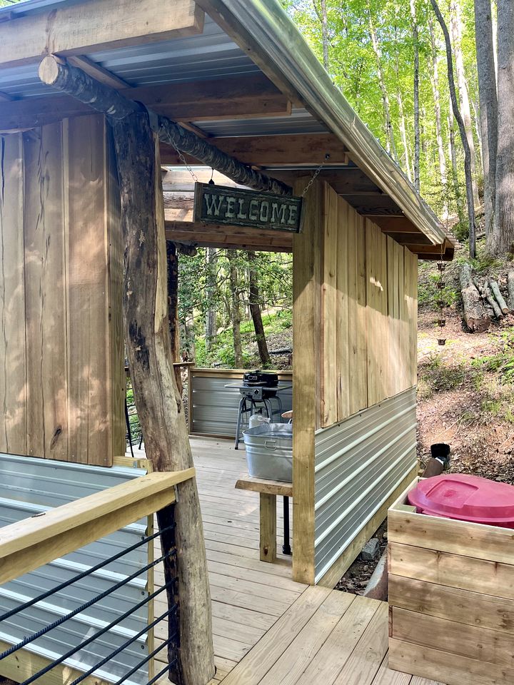 Luxurious Safari Tent by the Great Smoky Mountains National Park for an Amazing Glamping Experience near Bryson City, North Carolina