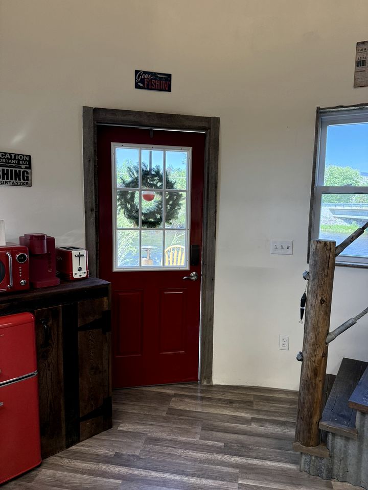 Rustic Silo Cabin with Riverfront Fishing Access near Big Hole River, Montana