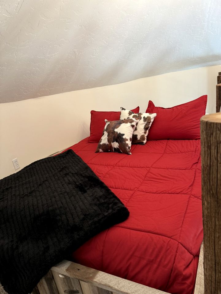 Rustic Silo Cabin with Riverfront Fishing Access near Big Hole River, Montana