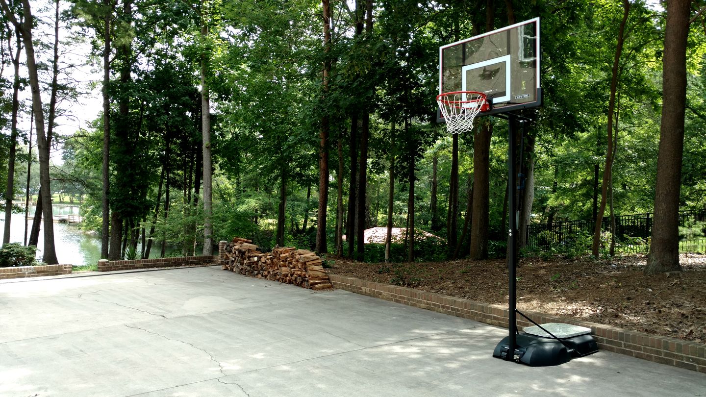 Secluded Luxury Lakeside Retreat with Private Shoreline near Charlotte, Lake Norman North Carolina