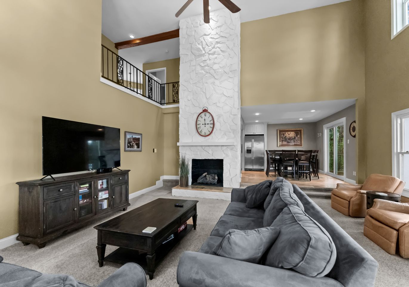 Secluded Luxury Lakeside Retreat with Private Shoreline near Charlotte, Lake Norman North Carolina