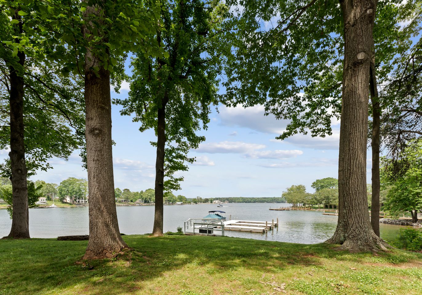 Secluded Luxury Lakeside Retreat with Private Shoreline near Charlotte, Lake Norman North Carolina