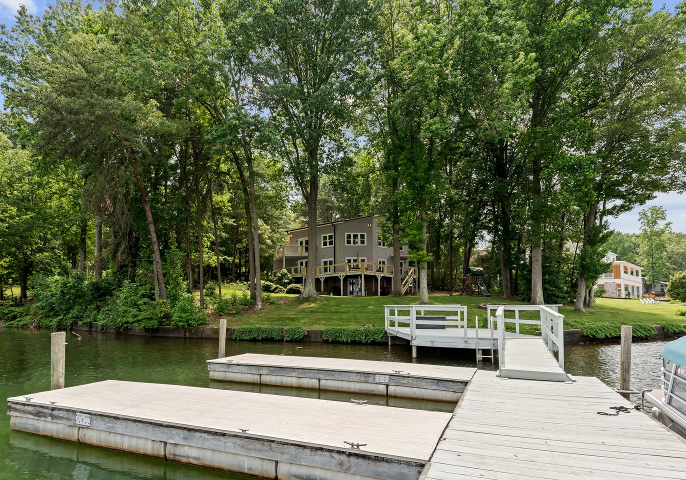 Secluded Luxury Lakeside Retreat with Private Shoreline near Charlotte, Lake Norman North Carolina