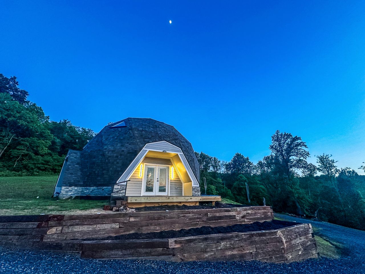 Gorgeous Spacious Geodesic Dome with Incredible Views for an Unforgettable Escape near Front Royal, Virginia