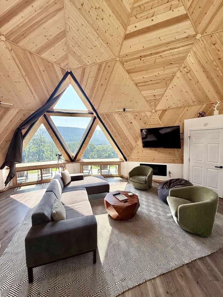 Gorgeous Spacious Geodesic Dome with Incredible Views for an Unforgettable Escape near Front Royal, Virginia