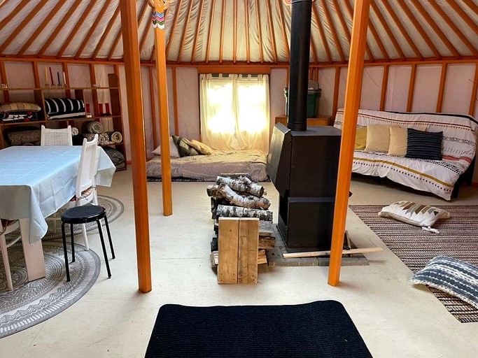Yurts (Canada, --, --)