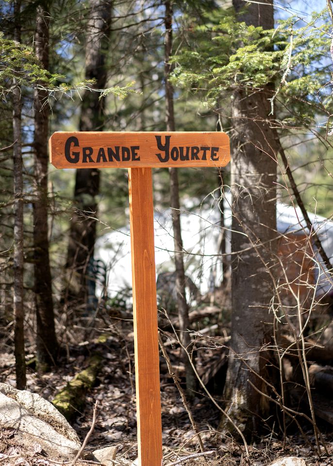 Magnificent Yurt Nestled in the Forest with Lake Access for a Peaceful Escape in Saint-Jean-Des-Piles, Quebec