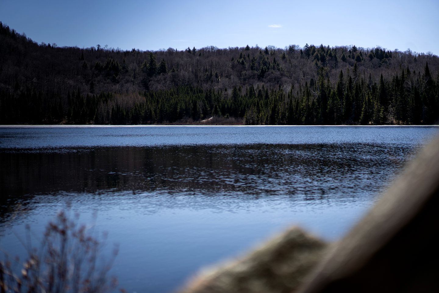 Magnificent Yurt Nestled in the Forest with Lake Access for a Peaceful Escape in Saint-Jean-Des-Piles, Quebec