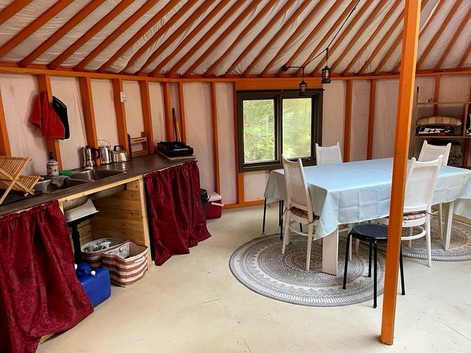 Yurts (Canada, --, --)