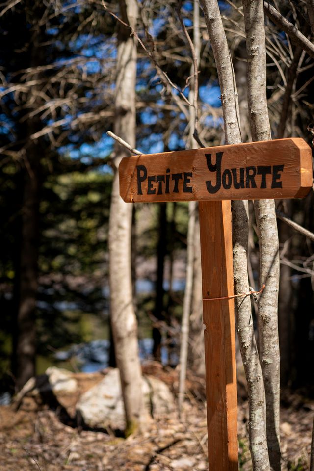 Cozy Yurt Surrounded by Trees with Beautiful Lake Views for a Relaxing Getaway in Saint-Jean-Des-Piles, Quebec