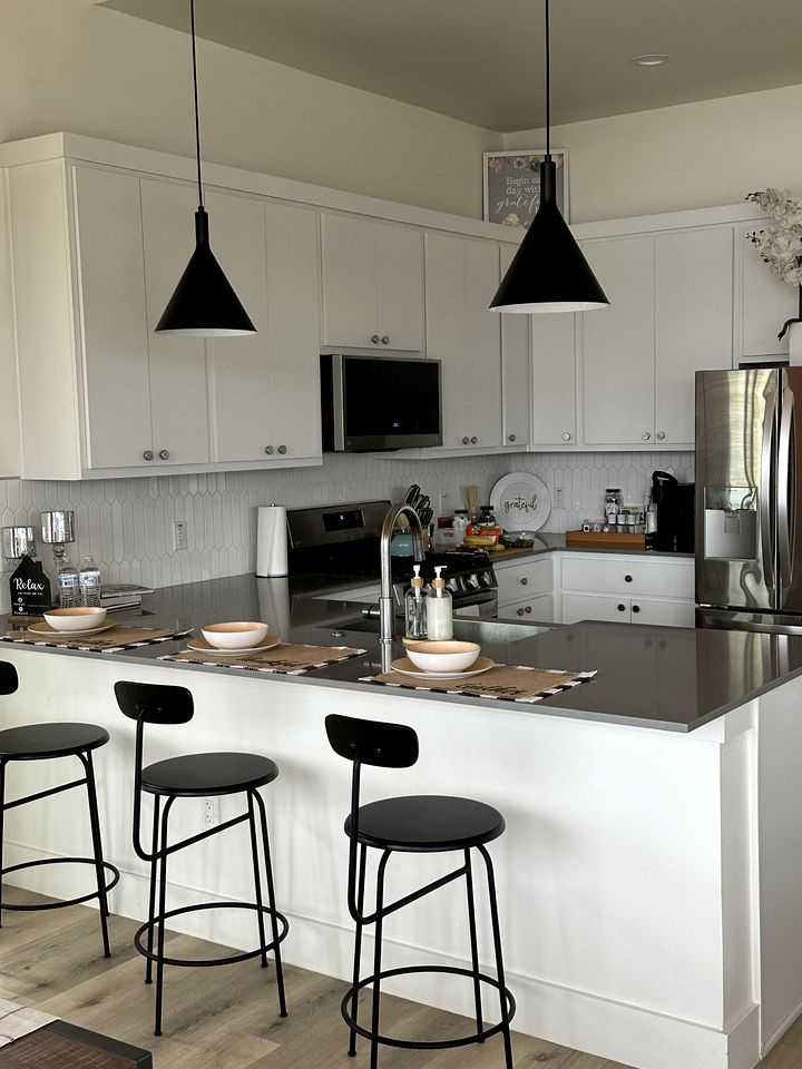 Charming Rancho-Style Cabin with Hot Tub & Sunset Views near Gruene in New Braunfels, Texas