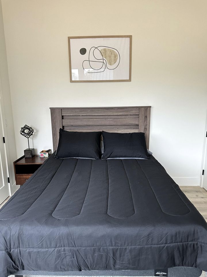 Charming Rancho-Style Cabin with Hot Tub & Sunset Views near Gruene in New Braunfels, Texas