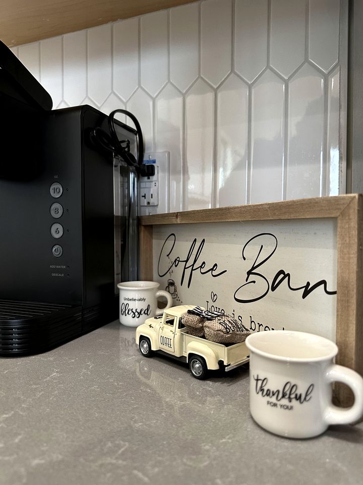 Charming Rancho-Style Cabin with Hot Tub & Sunset Views near Gruene in New Braunfels, Texas