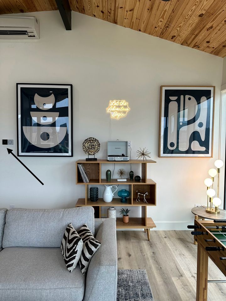 Charming Rancho-Style Cabin with Hot Tub & Sunset Views near Gruene in New Braunfels, Texas