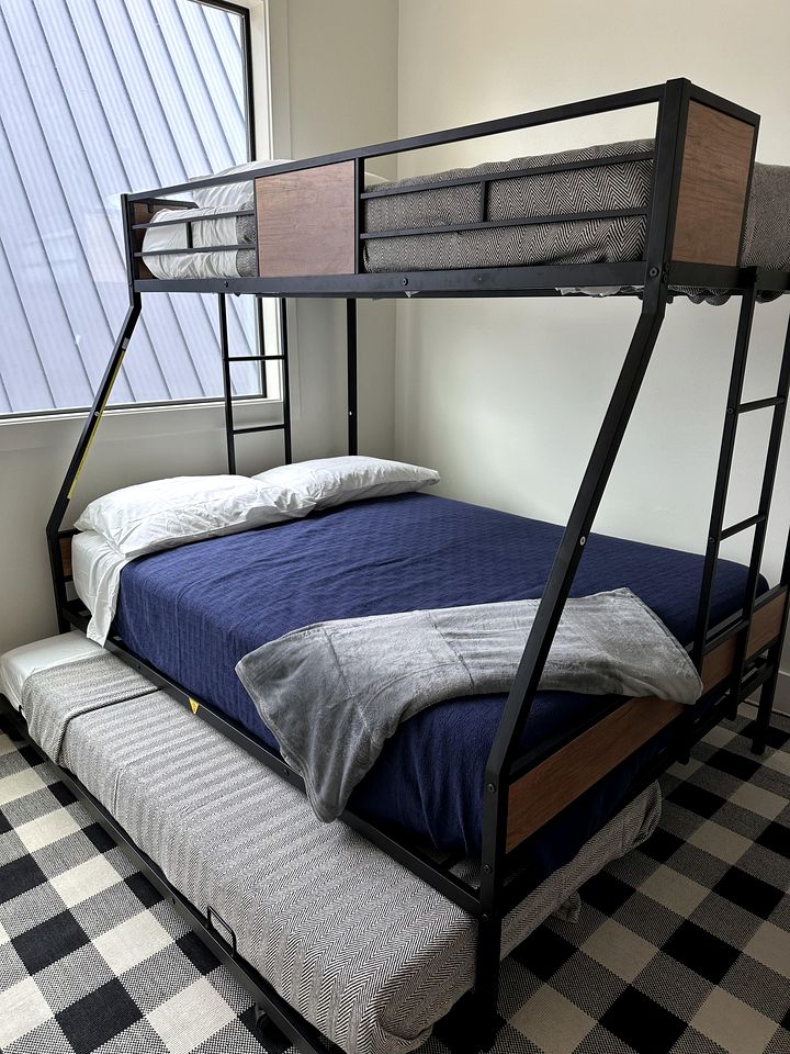 Charming Rancho-Style Cabin with Hot Tub & Sunset Views near Gruene in New Braunfels, Texas