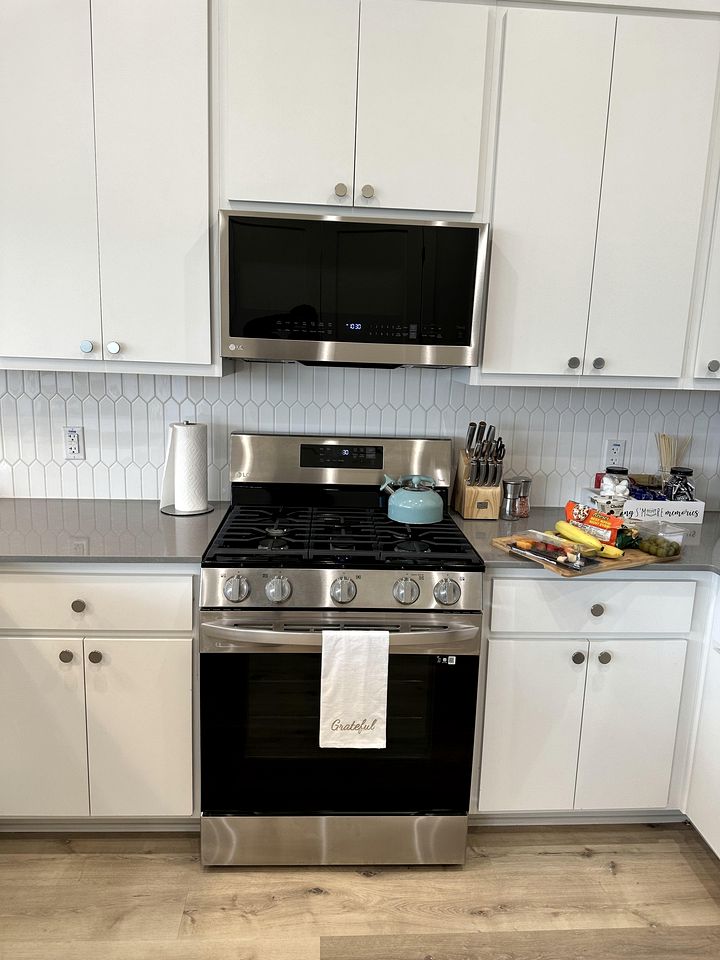 Charming Rancho-Style Cabin with Hot Tub & Sunset Views near Gruene in New Braunfels, Texas