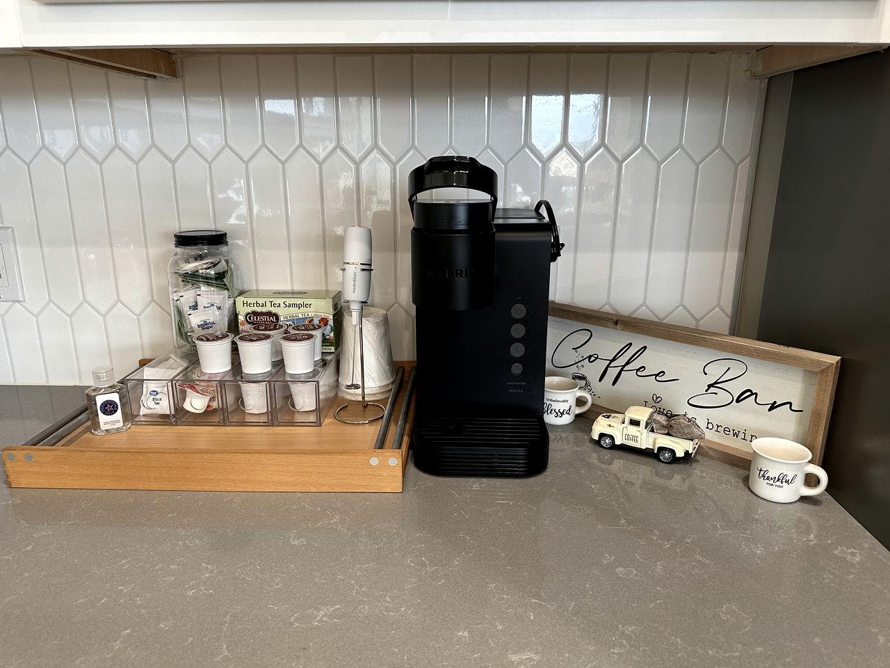 Charming Rancho-Style Cabin with Hot Tub & Sunset Views near Gruene in New Braunfels, Texas