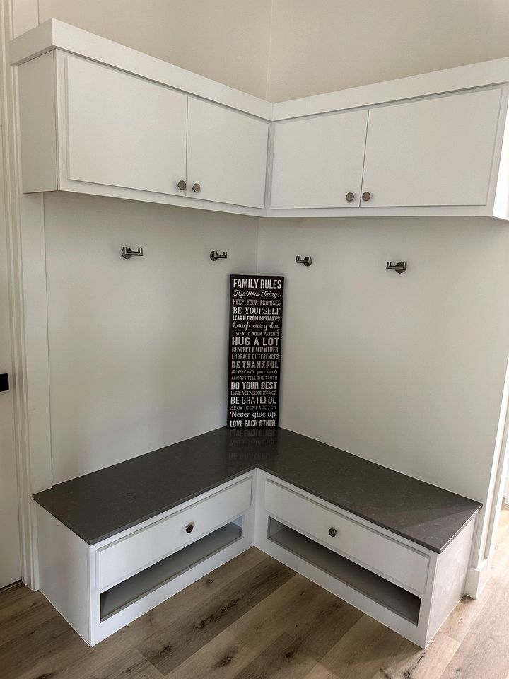 Charming Rancho-Style Cabin with Hot Tub & Sunset Views near Gruene in New Braunfels, Texas