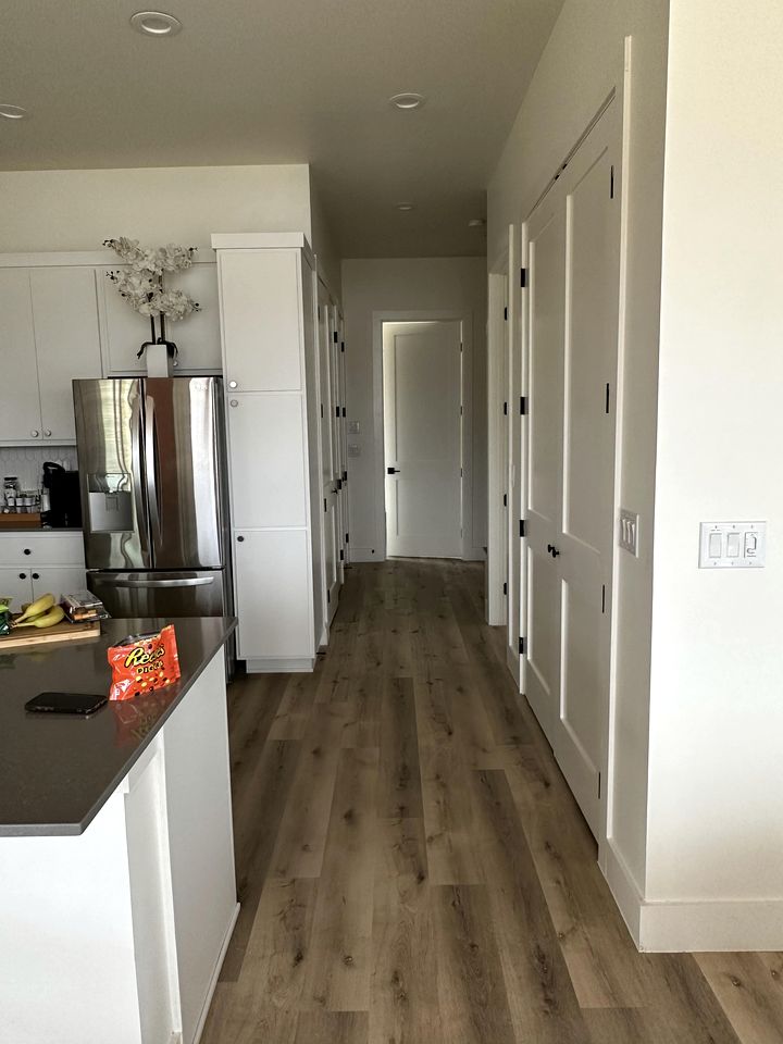 Charming Rancho-Style Cabin with Hot Tub & Sunset Views near Gruene in New Braunfels, Texas