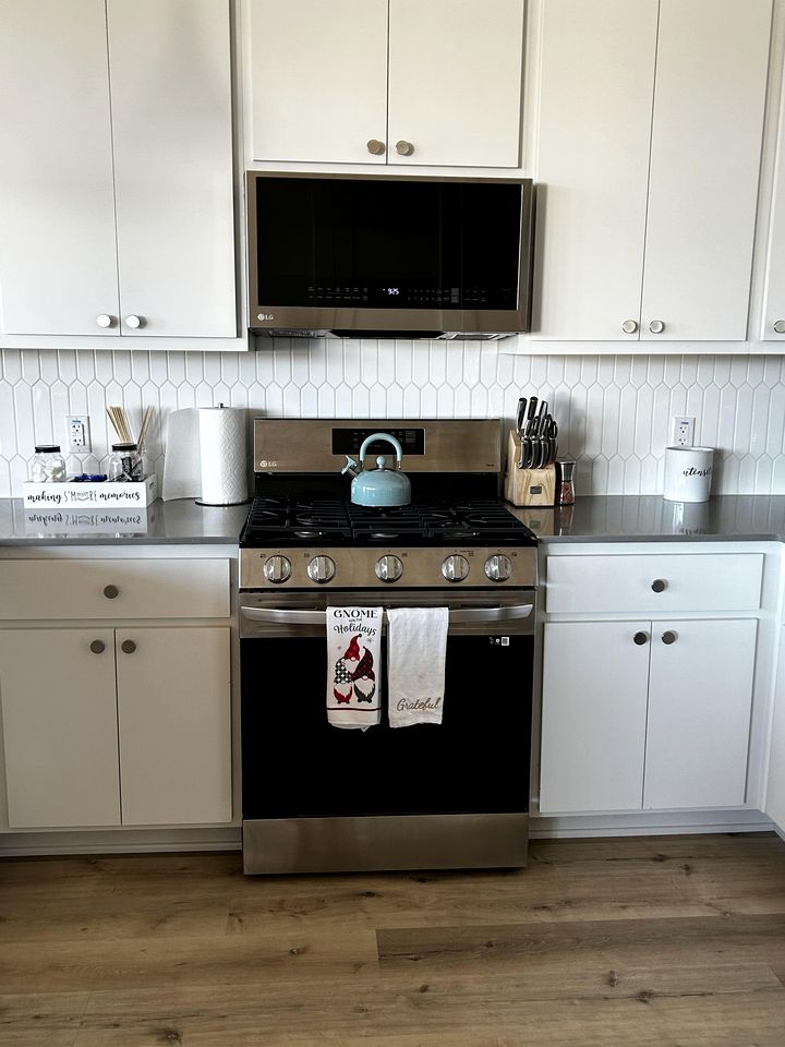 Charming Rancho-Style Cabin with Hot Tub & Sunset Views near Gruene in New Braunfels, Texas