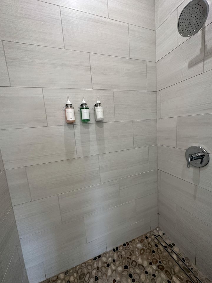 Charming Rancho-Style Cabin with Hot Tub & Sunset Views near Gruene in New Braunfels, Texas