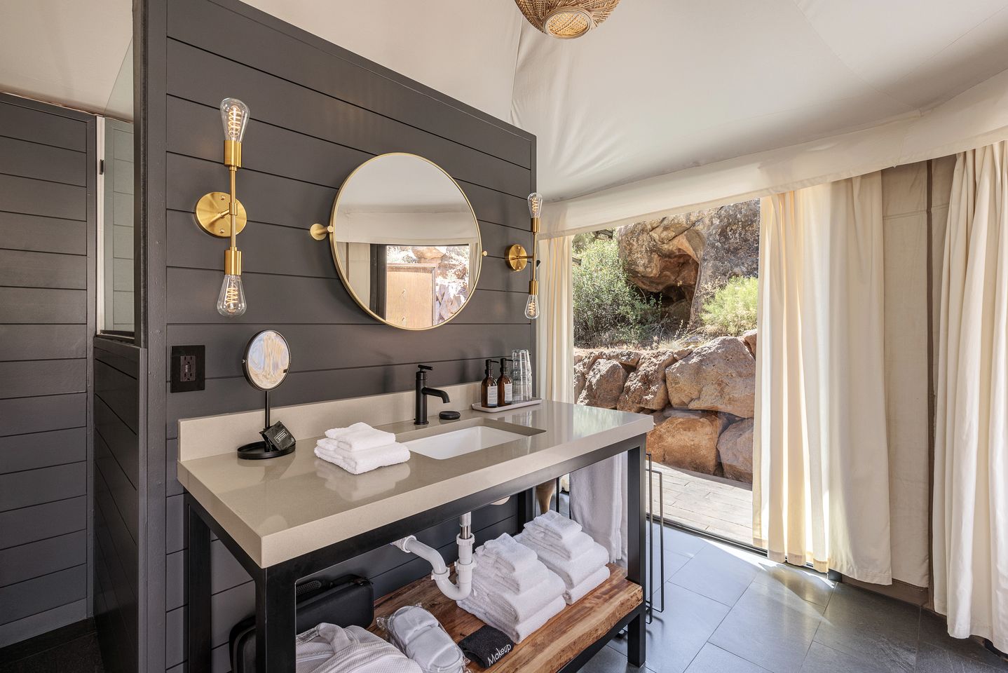 Beautiful Safari Tent with Incredible Scenery for a Unique Getaway near Zion National Park in Utah