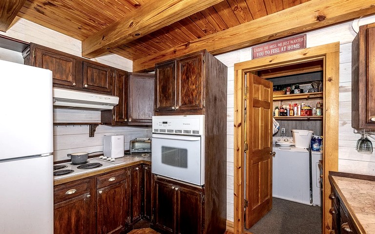 Cabins (United States of America, Newberg, Oregon)