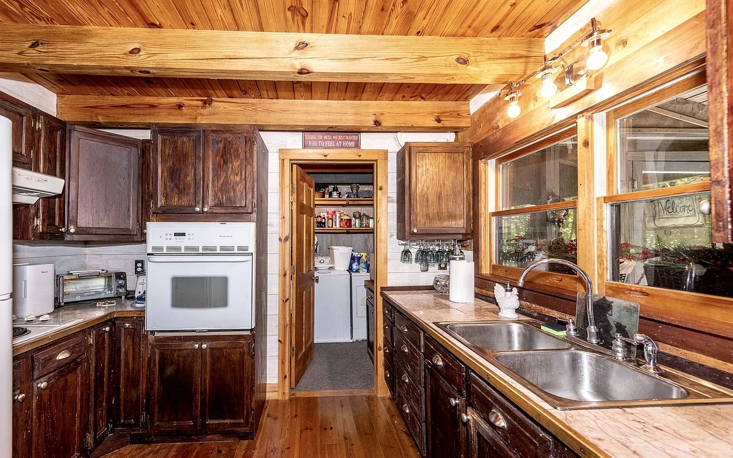 Peaceful Hillside Retreat with Panoramic Valley Views near Wineries in Newberg, Oregon