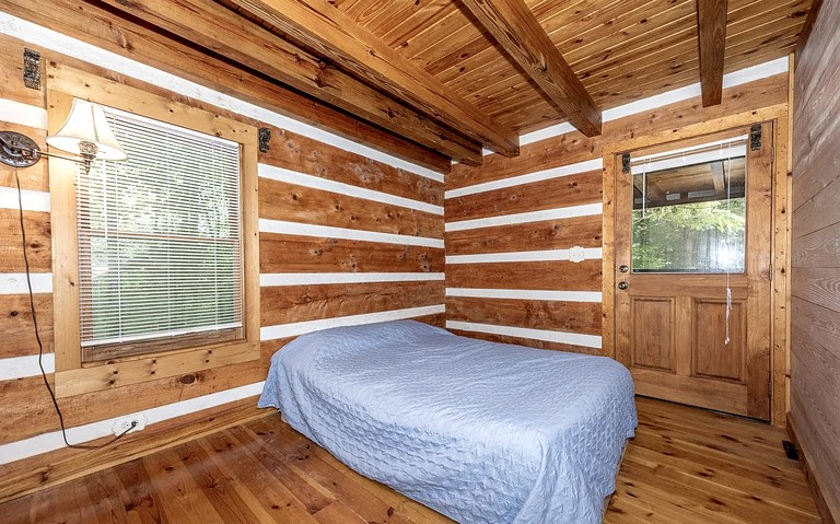 Cabins (United States of America, Newberg, Oregon)