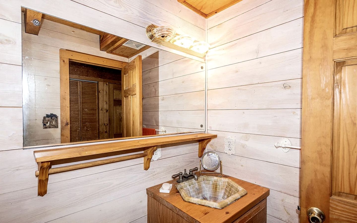 Peaceful Hillside Retreat with Panoramic Valley Views near Wineries in Newberg, Oregon