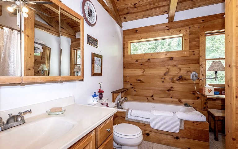 Cabins (United States of America, Newberg, Oregon)