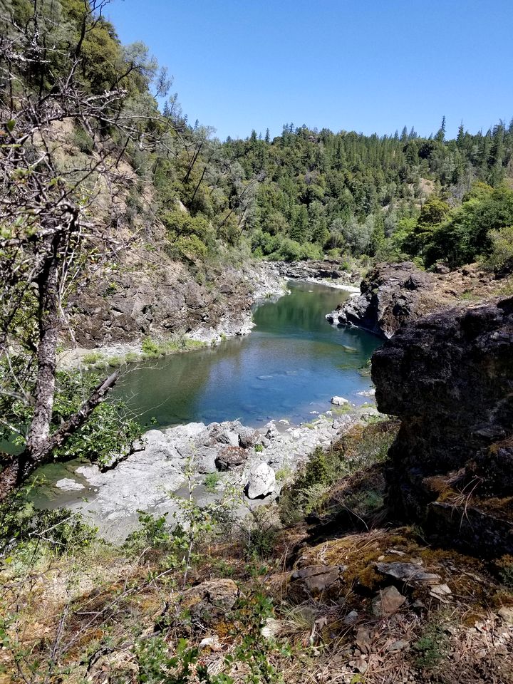 Cozy Off-Grid Bell Tent Glamping Retreat on a Regenerative Farm in Willow Creek, California