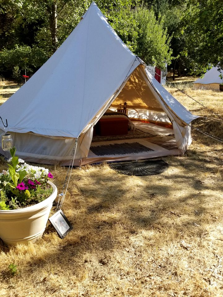 Cozy Off-Grid Bell Tent Glamping Retreat on a Regenerative Farm in Willow Creek, California