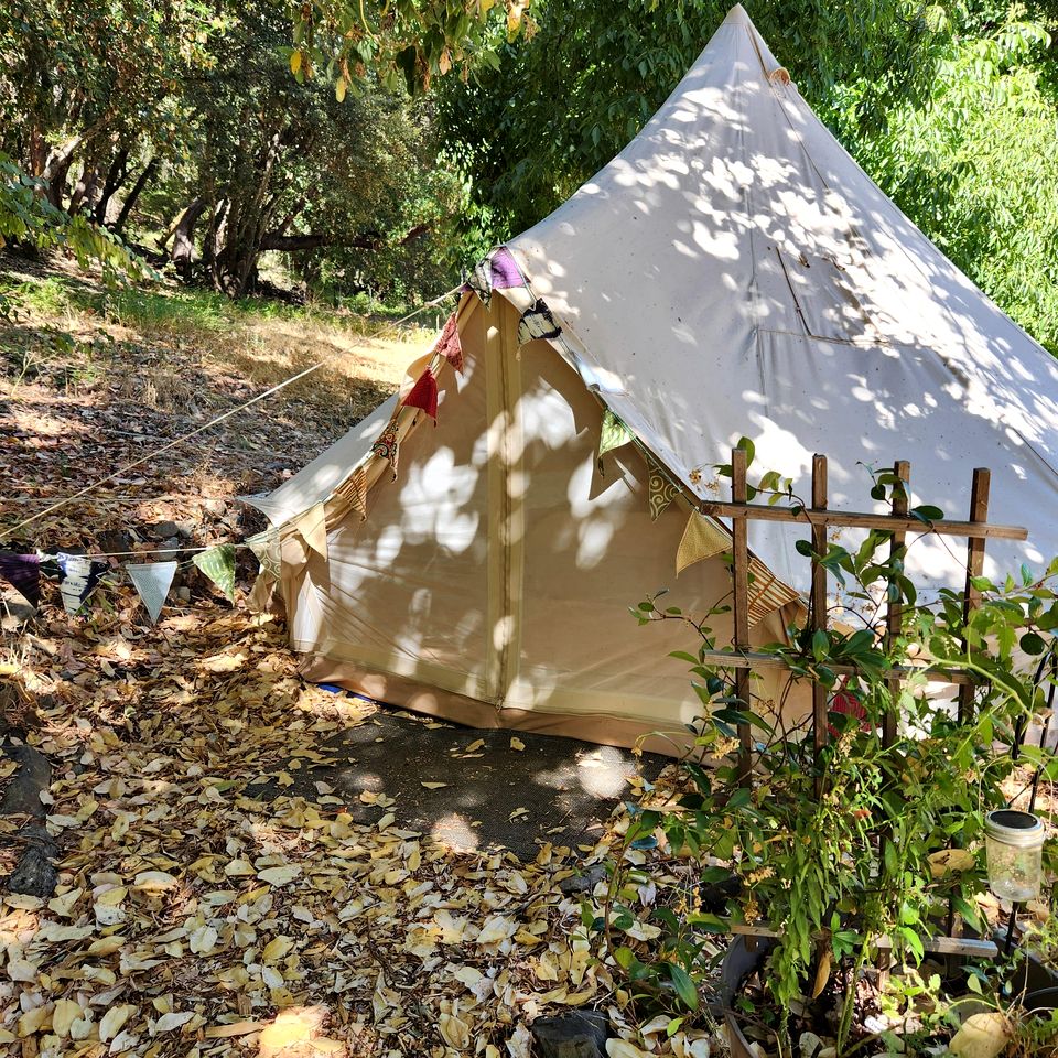 Cozy Off-Grid Bell Tent Glamping Retreat on a Regenerative Farm in Willow Creek, California