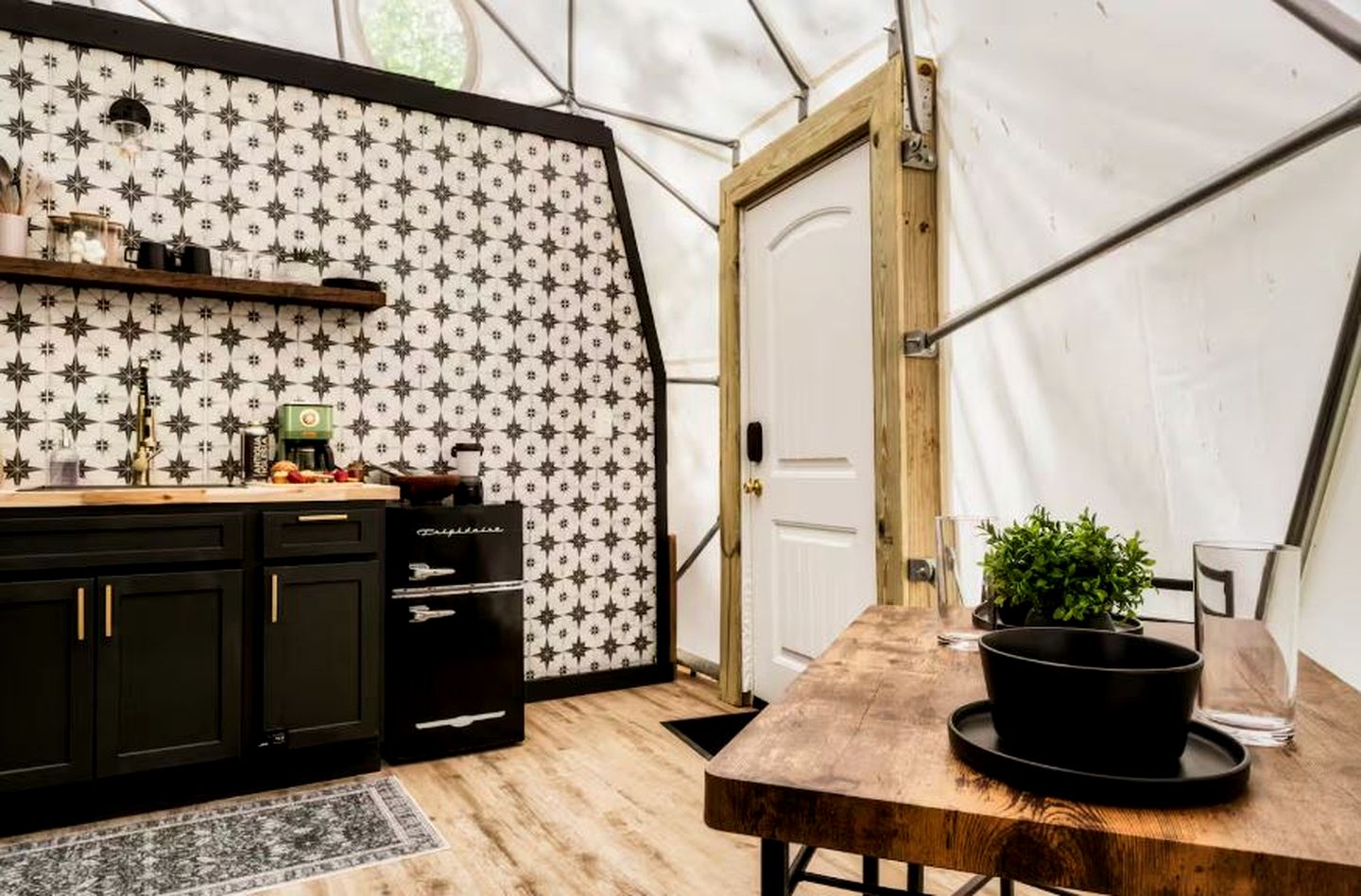 Cozy Dome Nestled in the Trees for an Unforgettable Couples Glamping Getaway in Scott County, Tennessee