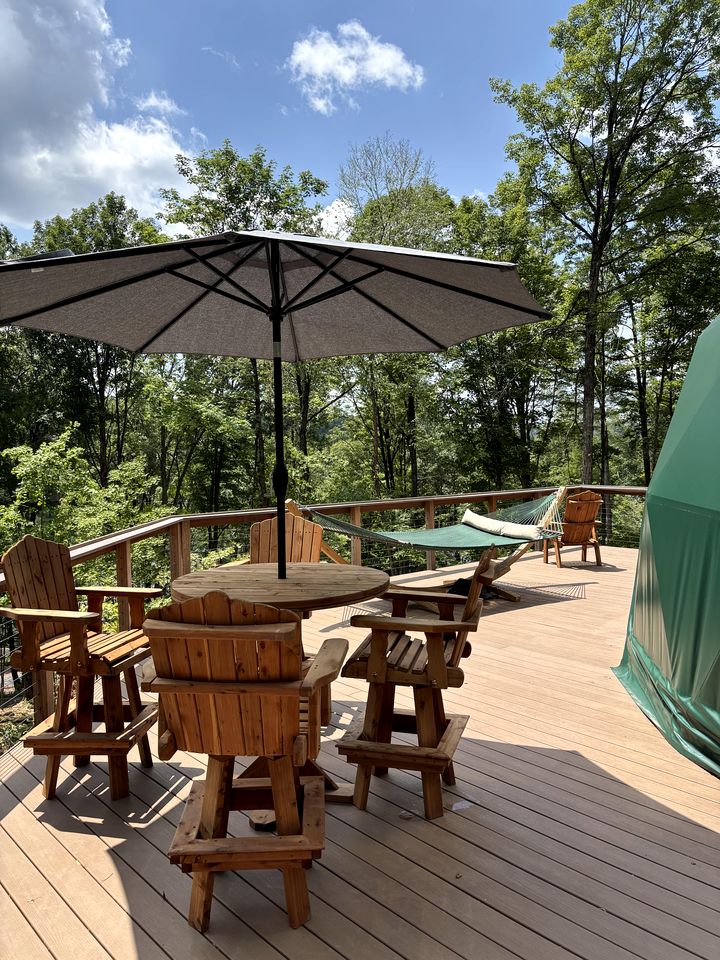 Luxurious Dome with Stunning Views for a Romantic Glamping Getaway by Swan Lake, New York