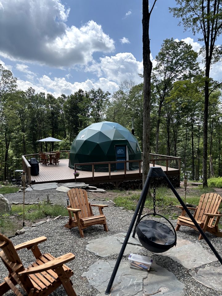 Luxurious Dome with Stunning Views for a Romantic Glamping Getaway by Swan Lake, New York
